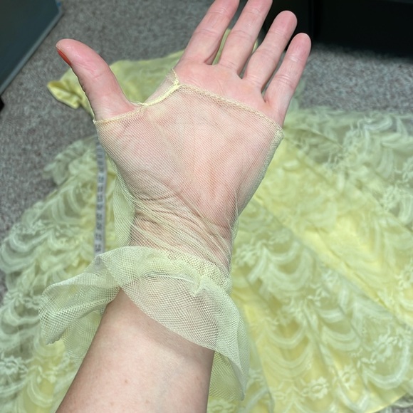 Vintage 50s triple ruffle tiered crinoline lace dress with matching mesh gloves - Picture 10 of 11